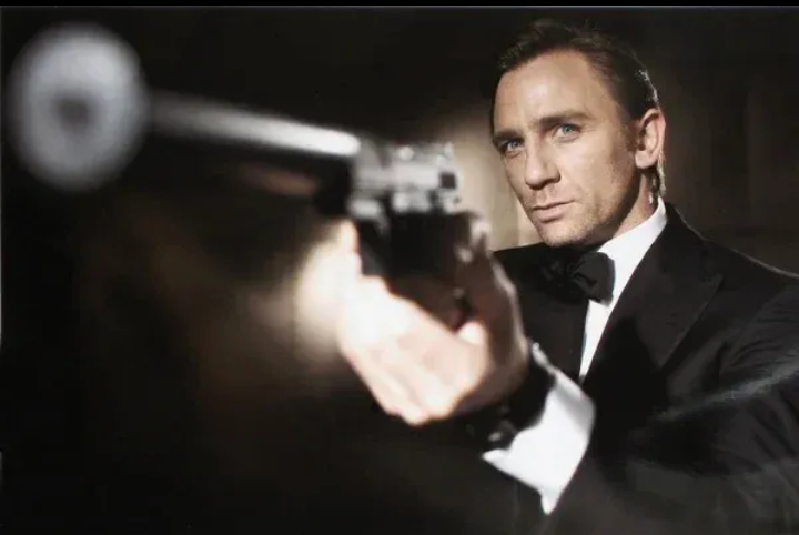 Former James Bond Casting Director Says 007 Should Remain a White Male, Reigniting Debate Over the Franchise’s Future!