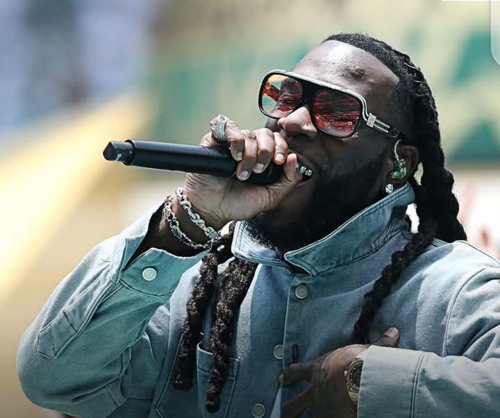 Burna Boy Makes Global Music History as ‘Dai Dai’ Featuring Shakira Tops Billboard Global Charts!