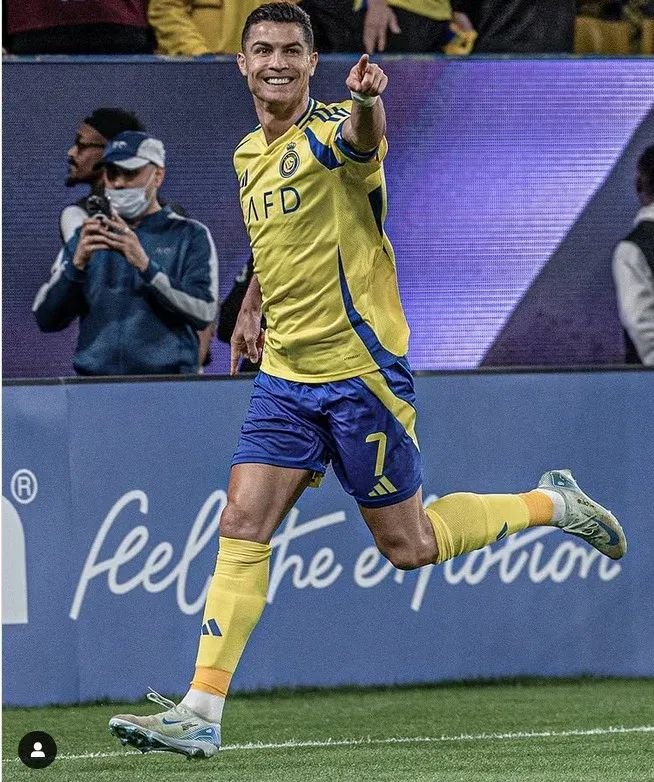 Ronaldo tops weekly salary rankings, Messi falls to 13th!