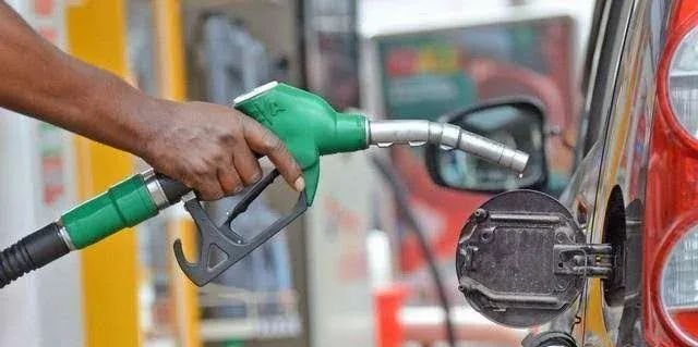 JUST IN: Dangote reduces petrol price to N1,165, diesel to N1,570!