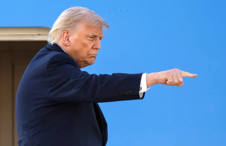 Cargo Ship Struck in Strait of Hormuz as Trump Claims Iran Talks Could Reopen Strategic Waterway!
