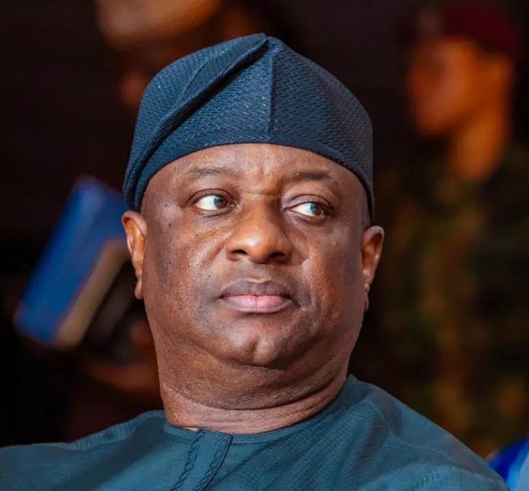 Festus Keyamo speaking at a workers’ summit in Abuja about Nigeria’s ₦70,000 minimum wage and the rising cost of living.