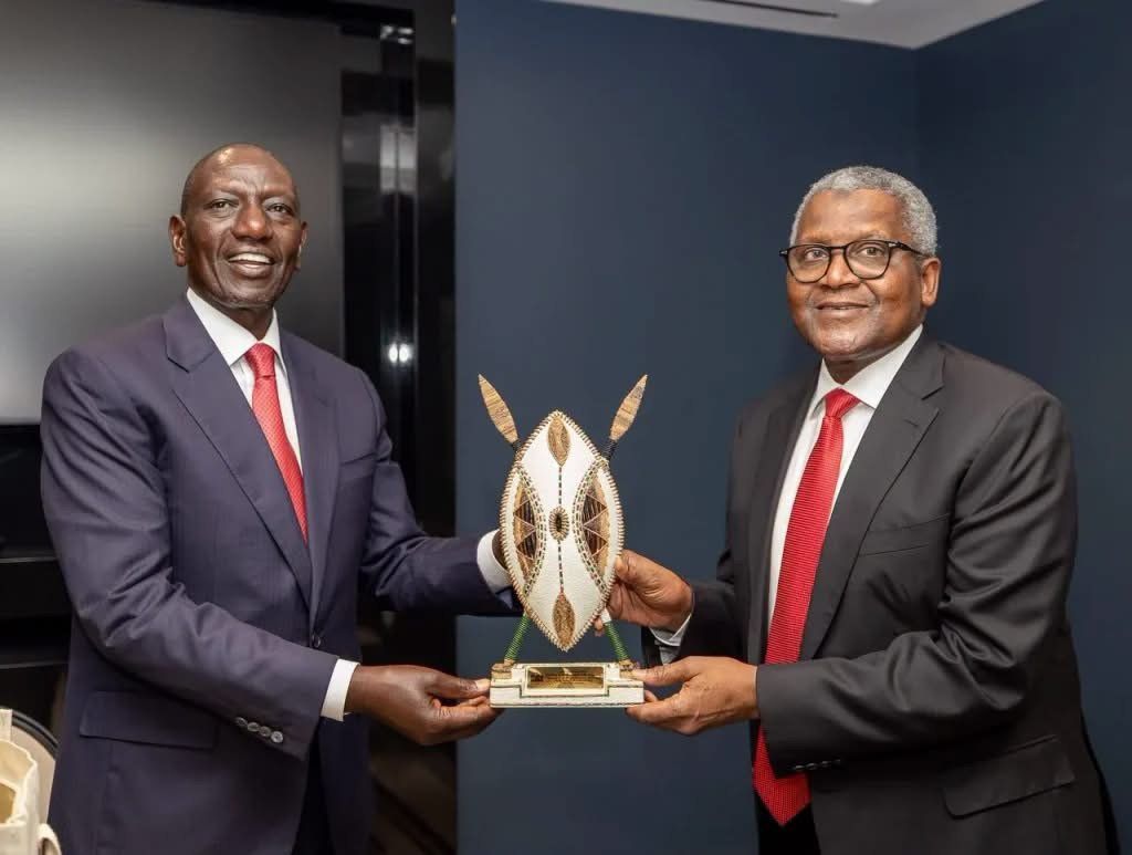 Kenyan President William Ruto and Aliko Dangote during discussions on the proposed Lamu oil refinery project.
