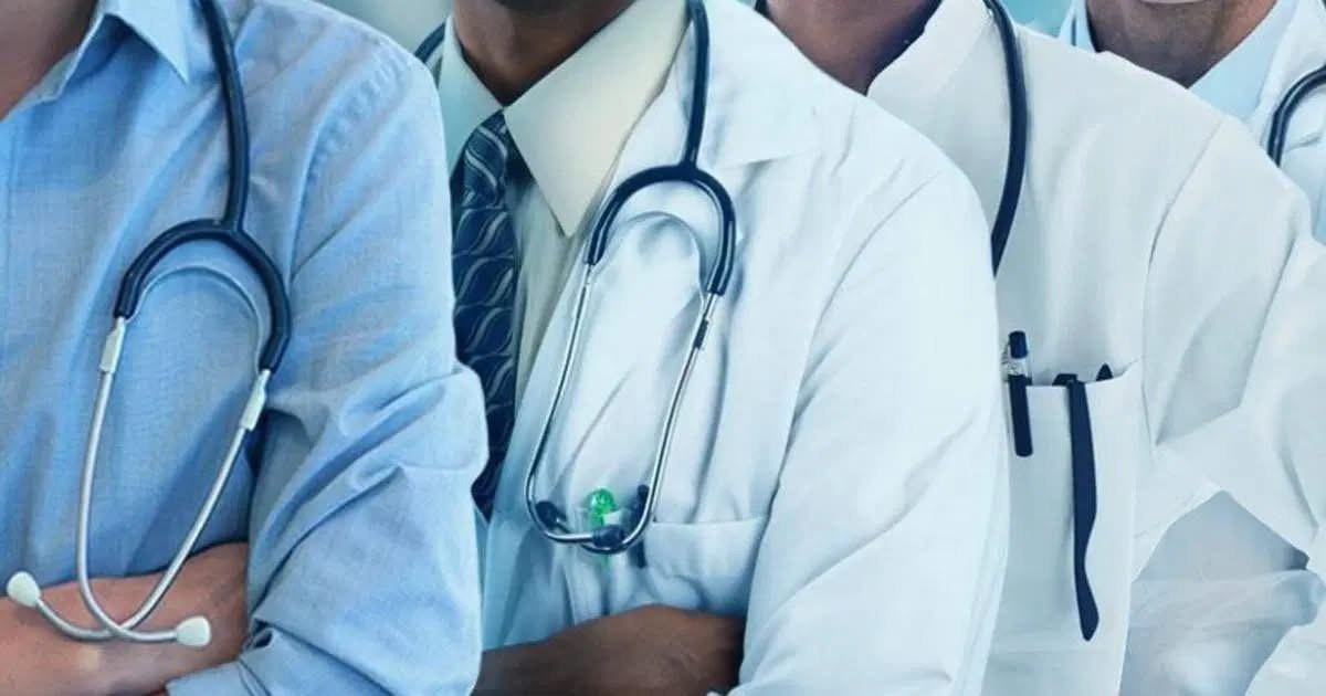 Resident doctors attending to patients at a Nigerian hospital amid renewed concerns over welfare, staffing and working conditions.