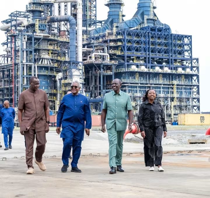 President William Ruto and Aliko Dangote during Ruto’s tour of the Dangote Petroleum Refinery in Lagos ahead of the planned Lamu refinery groundbreaking.