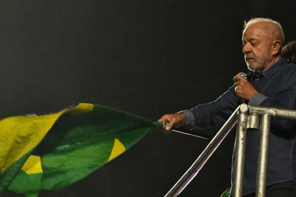 Luiz Inácio Lula da Silva and Flávio Bolsonaro, the two candidates in Brazil’s 2026 presidential runoff election.