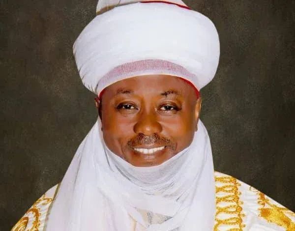 Emir of Zuru Muhammad Sanusi Mika’ilu Sami chairs a meeting where the ZEDS executive is dissolved and new leadership appointed.