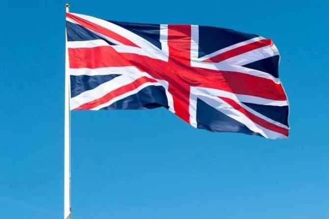 Young UK workers face rising living costs as some reconsider workplace pension contributions