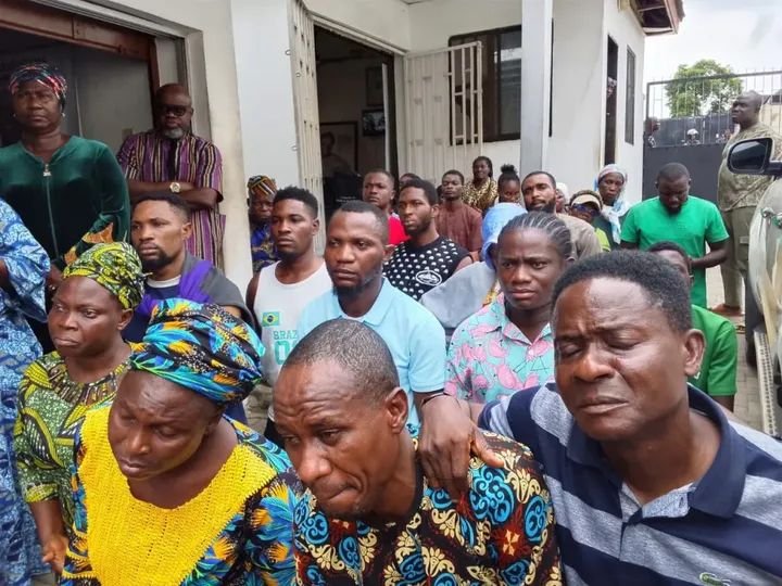 Prospective NYSC corps members travelling from Oyo State reportedly abducted along the Owerri-Onitsha Road in Imo State as kidnappers demand ₦950 million ransom.